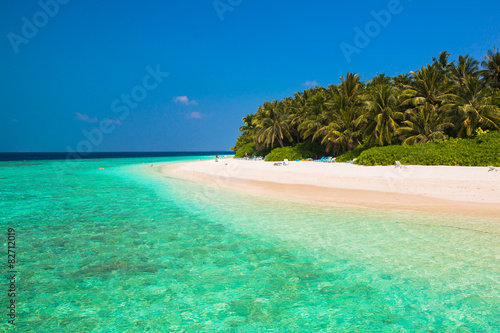 Canvas Print Sand beach and ocean wave, South Male Atoll. Maldives