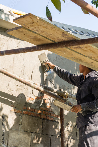 Builder worker plastering