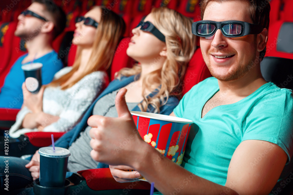 Obraz premium Cinema visitor showing class