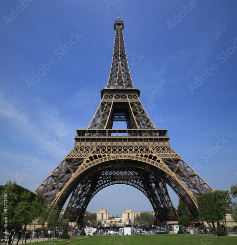 tour Eiffel et trocadéro en arrière plan