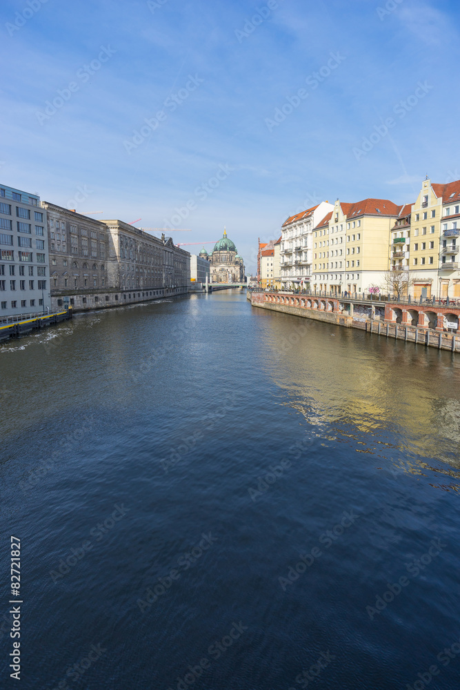 Fototapeta premium Berlin cathedral with canal