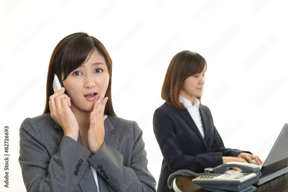 驚いた表情の女性 驚いた表情の女性