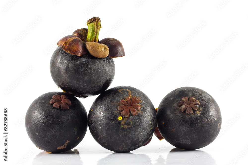 Obraz premium mangosteen on white background