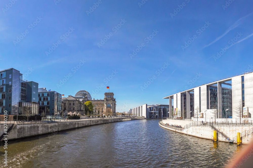 Fototapeta premium Regierungsviertel Berlin 