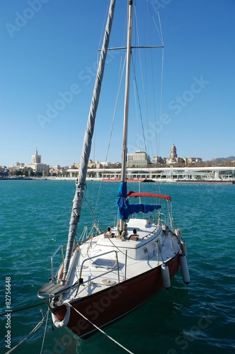 Velero atracado