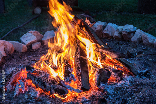 Lagerfeuer - Feuer - Flammen - Feuerstelle