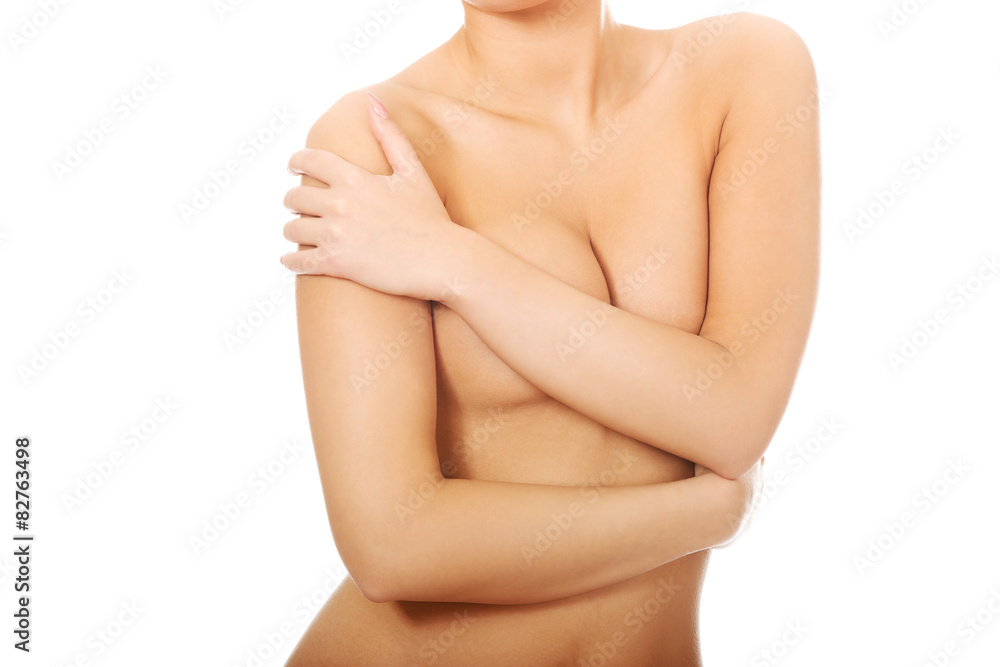 Fototapeta premium Kobieta zakrywająca piersi.