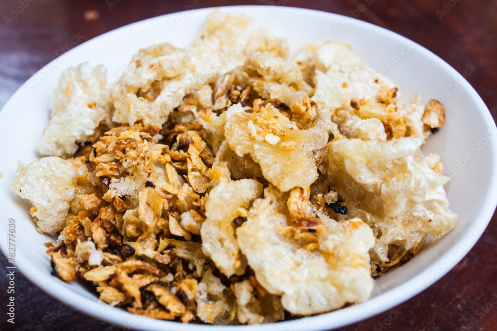 Crispy Pork Rind Fry with Garlic and Salt Crispy Pork Rind Fry with Garlic and Salt
