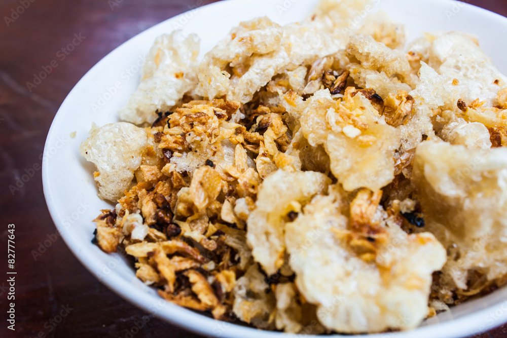 Crispy Pork Rind Fry with Garlic and Salt Crispy Pork Rind Fry with Garlic and Salt