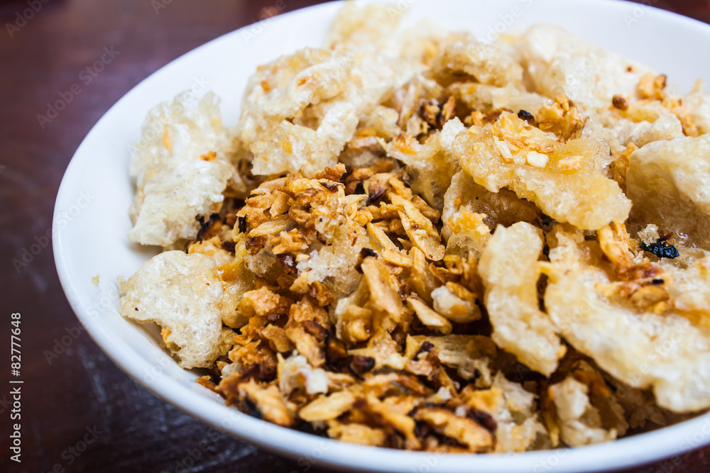 Crispy Pork Rind Fry with Garlic and Salt Crispy Pork Rind Fry with Garlic and Salt