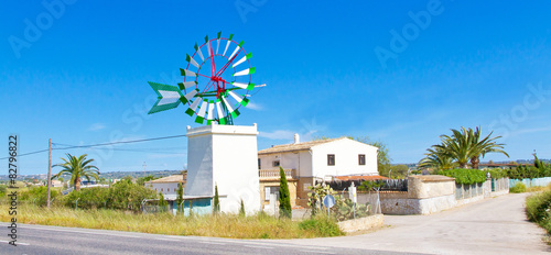 Finca mit Windrad auf Mallorca