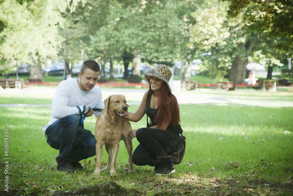 Obraz premium Young couple and dog
