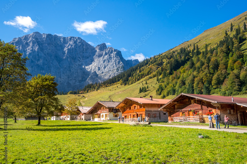 Almdorf in den Alpen 