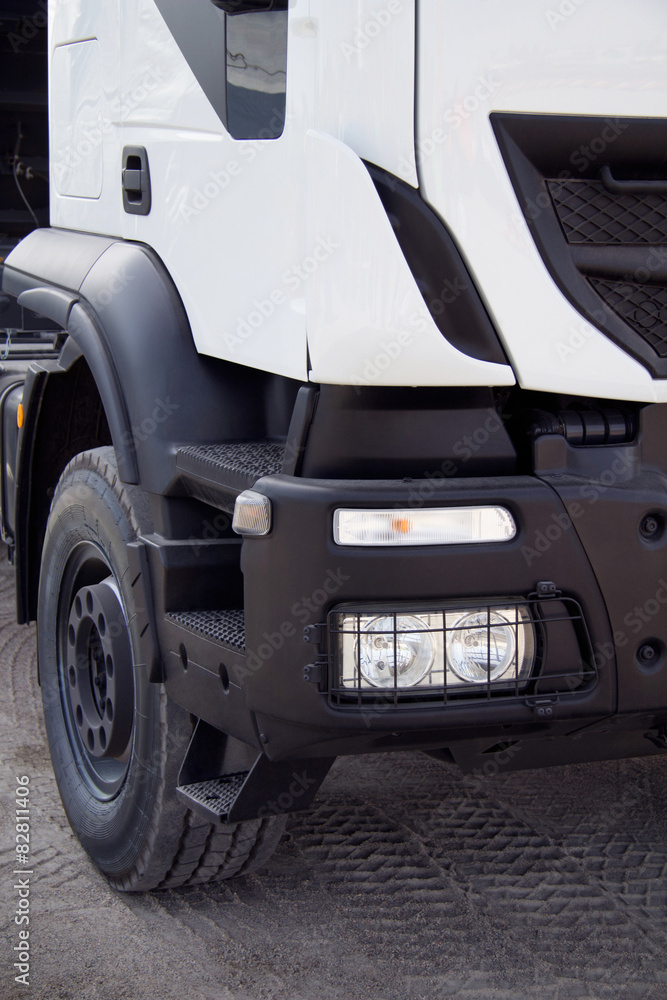 Obraz premium Heavy truck with white cabin