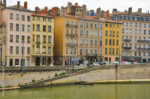 Bordes del río Saona, Lyon, Francia photo