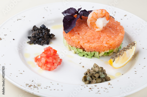 Salmon tartar photo