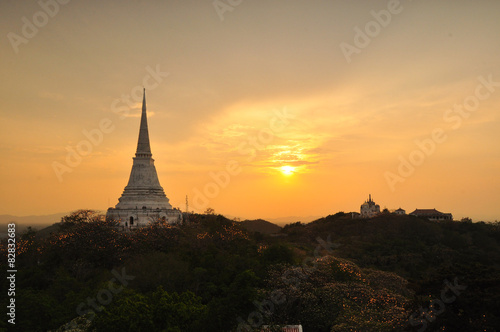Sunset at Khao-Wung Mountain Palace, Thailand © ballllad