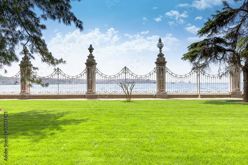 Canvas Print Dolmabahce Palace Embankment overlooking the Bosphorus