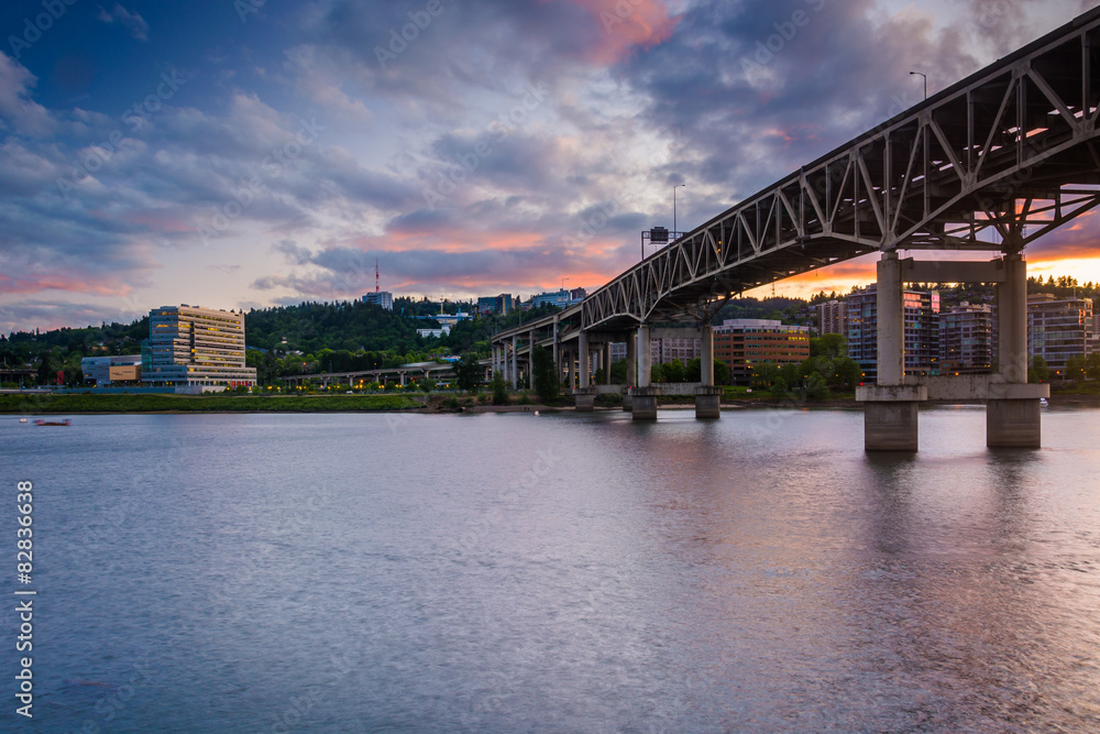 Fototapeta premium The Marquam Bridge at sunset, in Portland, Oregon.