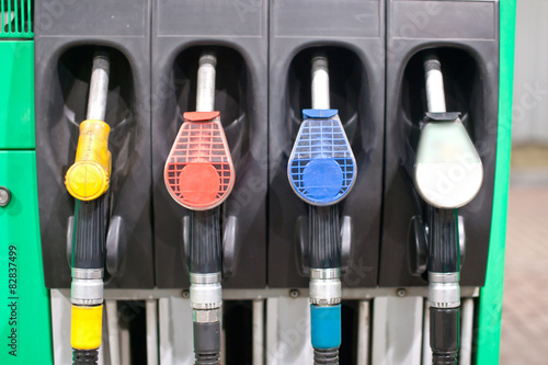 Guns for refueling car