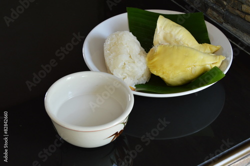 Fototapeta Naklejka Na Ścianę i Meble -  durian and sticky rice