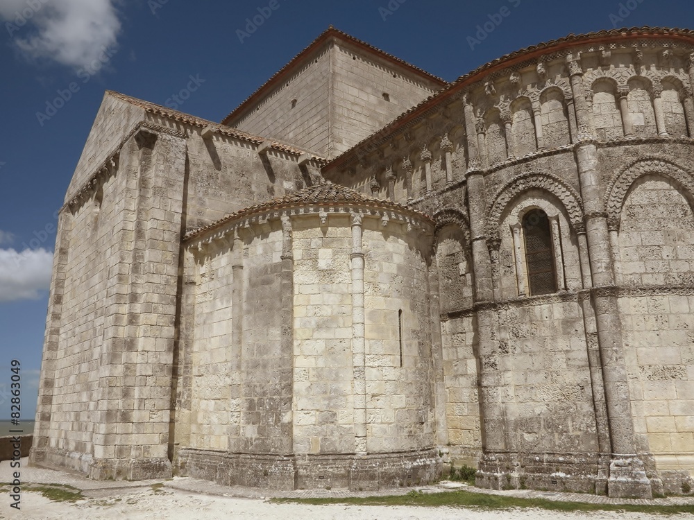 ロマネスク建築の教会