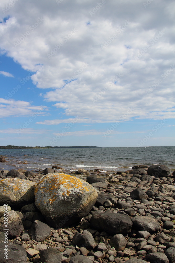 Schwedische Ostsee Steine, Wasser und Himmel