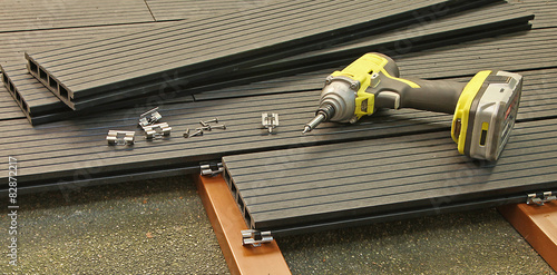 Tableau sur toile Installation d'une terrasse en plancher composite