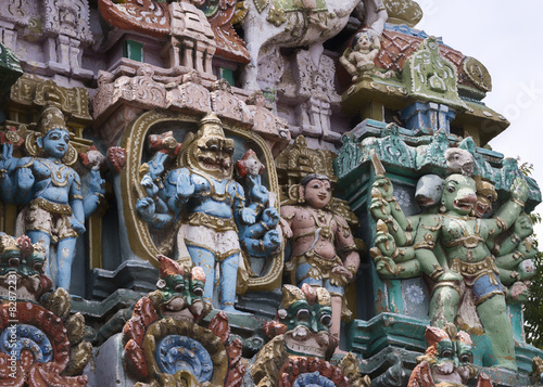 Vishnu and Hanuman statue on Gopuram.