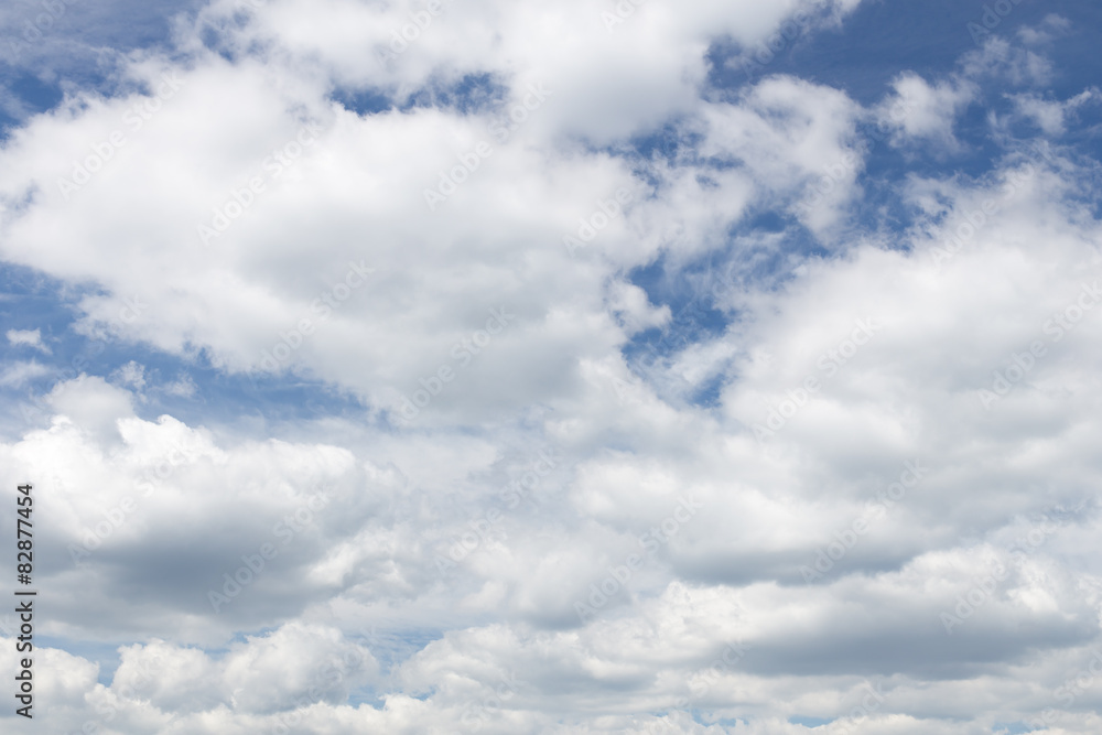 Fototapeta premium Blue sky is full of huge white clouds