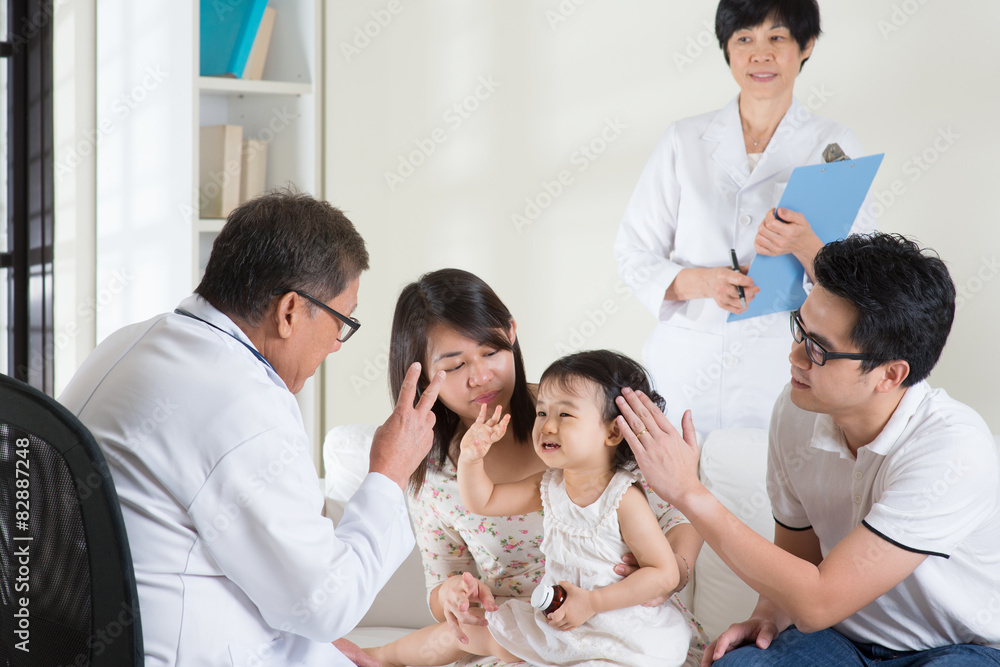 Fototapeta premium Pediatrician
