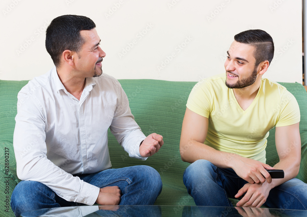 Obraz premium Father and son having conversation