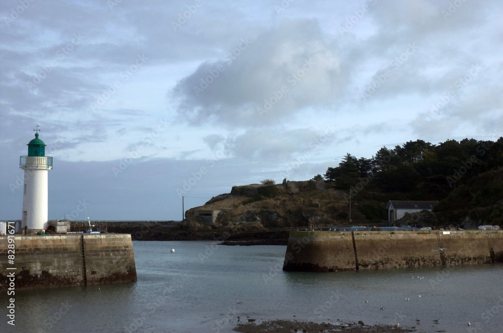 Obraz premium Lighthouse in port France