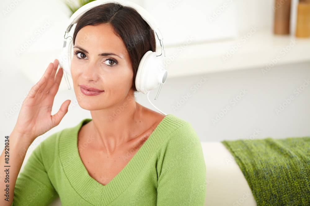 Naklejka premium Beautiful young female listening to music
