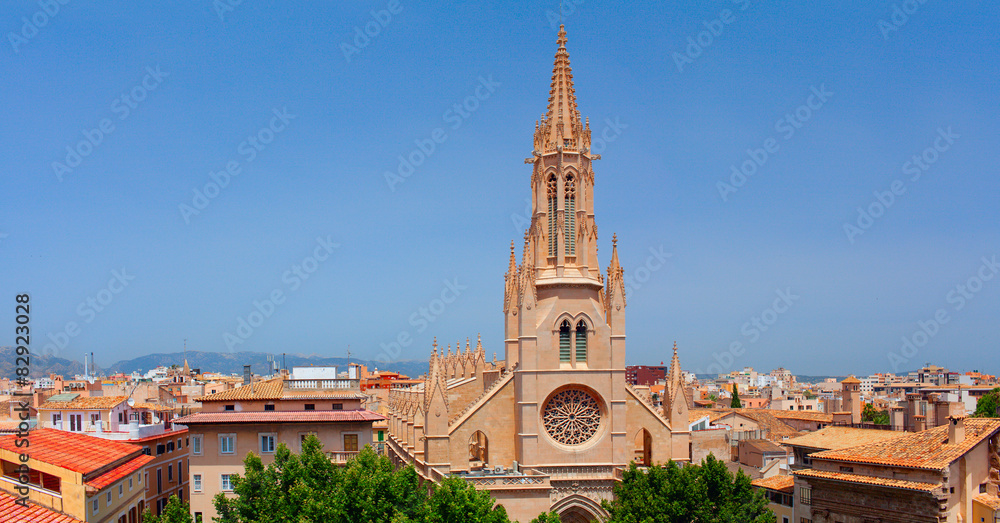 Obraz premium Old catholic cathedral in the center of Majorca, Spain.