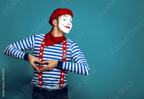 Canvastavla mime in red beret smiles