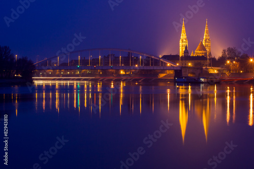 Obraz na płótnie Night view of Szeged city in Hungary w salonie
