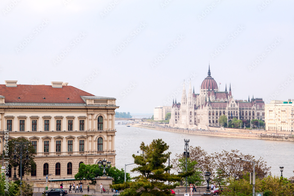 Obraz premium The building of the Parliament in Budapest