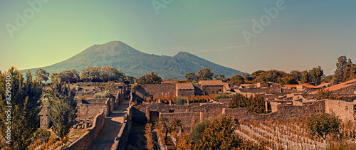 Canvas Print Cityscape of Pompeii with Mt Vesuvius at sunset
