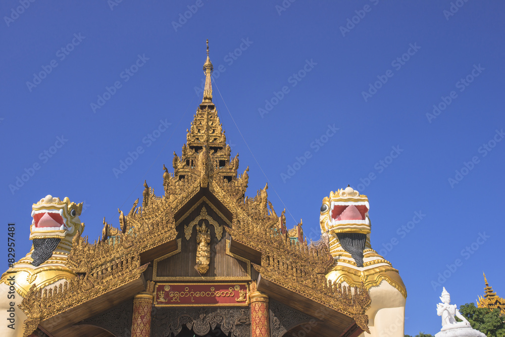 Fototapeta premium ヤンゴンのシュエダゴン・パヤー
