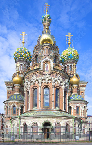 Собор Спас-на-крови на фоне голубого неба. Санкт-Петербург