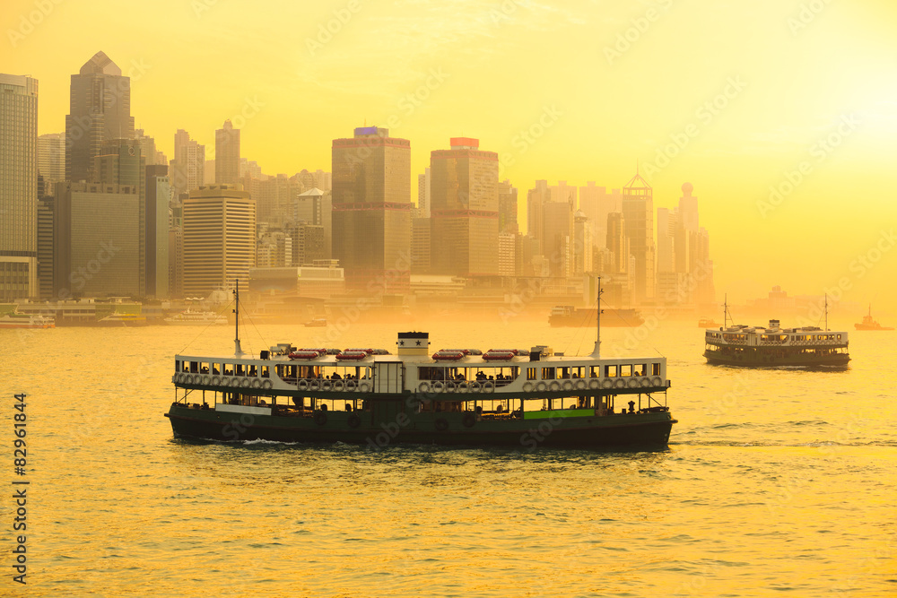 Fototapeta premium Hong kong ferry in the bay at sunset