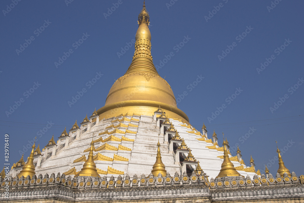 Fototapeta premium バゴーのマハーゼディー・パヤー