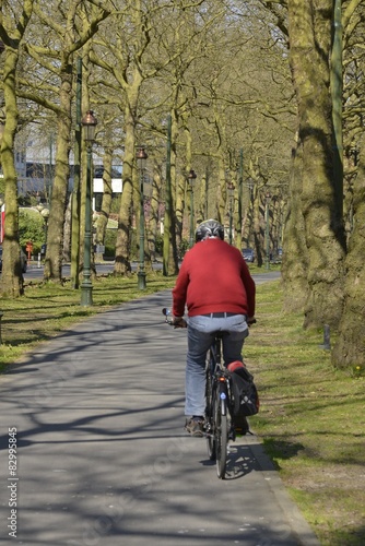 Foto Cycliste au boulevard du Souverain à Bruxelles