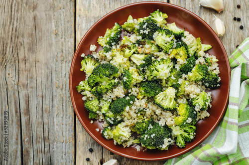 roasted garlic broccoli quinoa salad