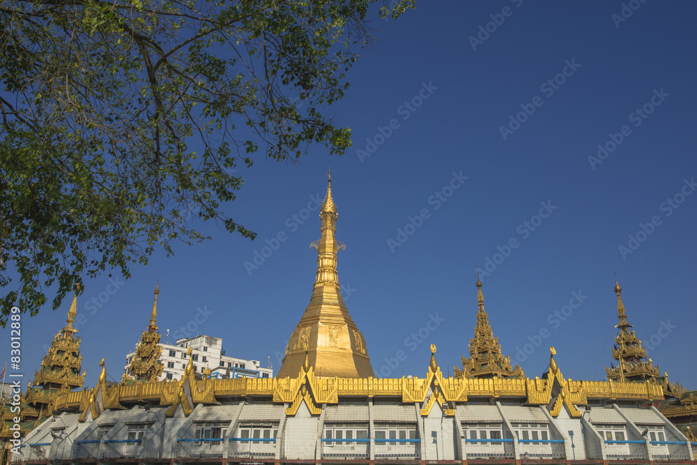 Fototapeta premium ヤンゴンのスーレー・パヤー