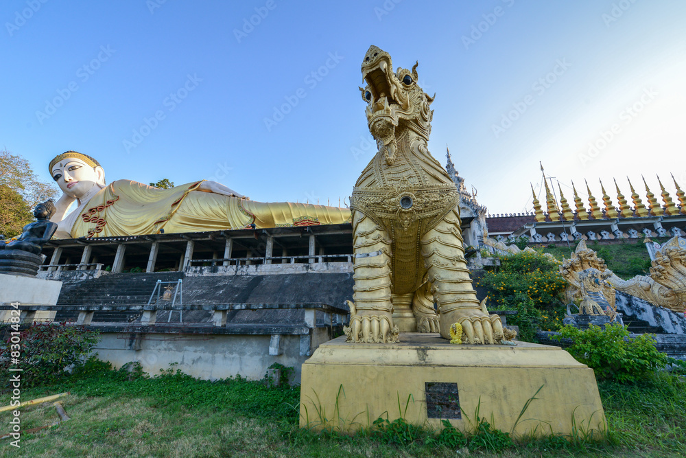 Fototapeta premium Wat Prathatsuthone, Phare
