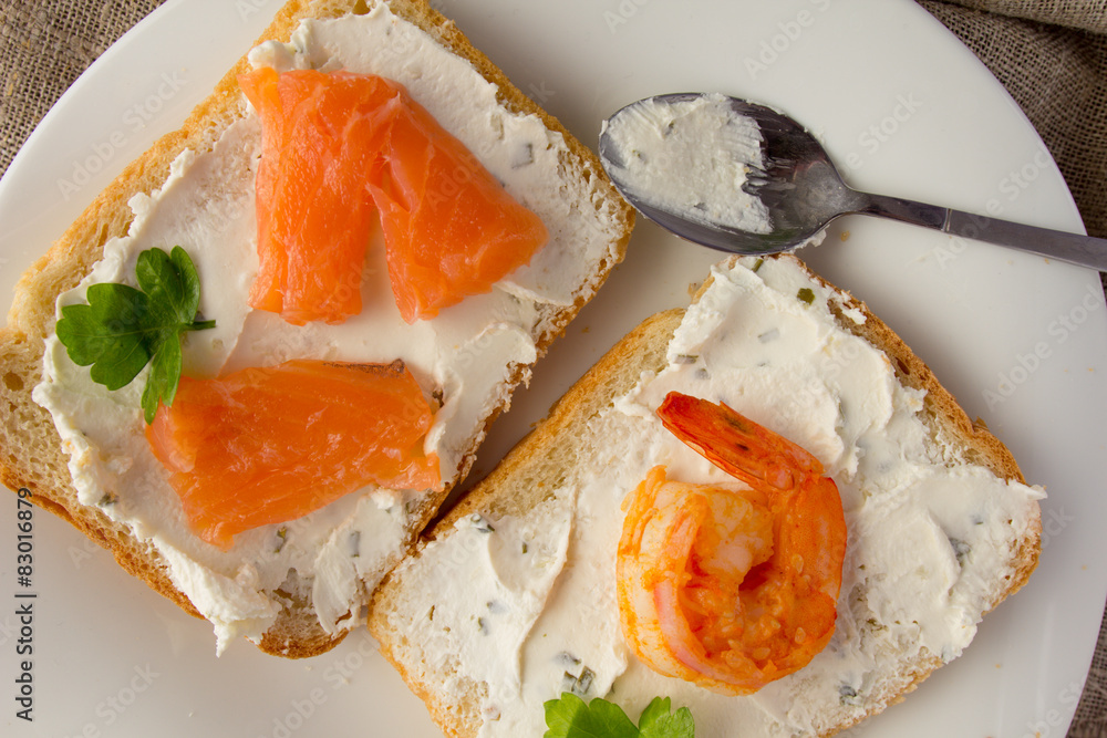 Wheat bread toasts with cream cheese, smoked salmon and shrimp Wheat bread toasts with cream cheese, smoked salmon and shrimp