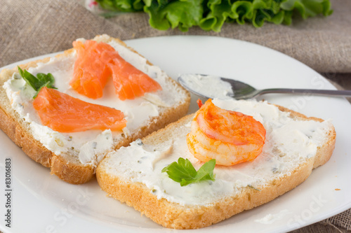 Wheat bread toasts with cream cheese, smoked salmon and shrimp