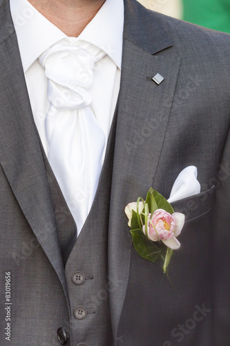 Knot necktie with flower